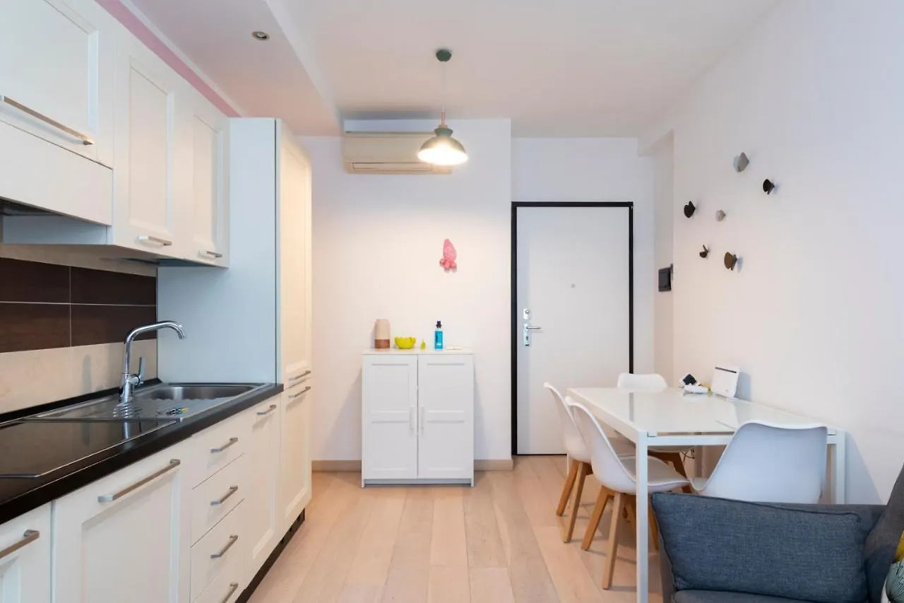 Luxury Apartment Near Bocconi Zamenhof 7 밀라노
