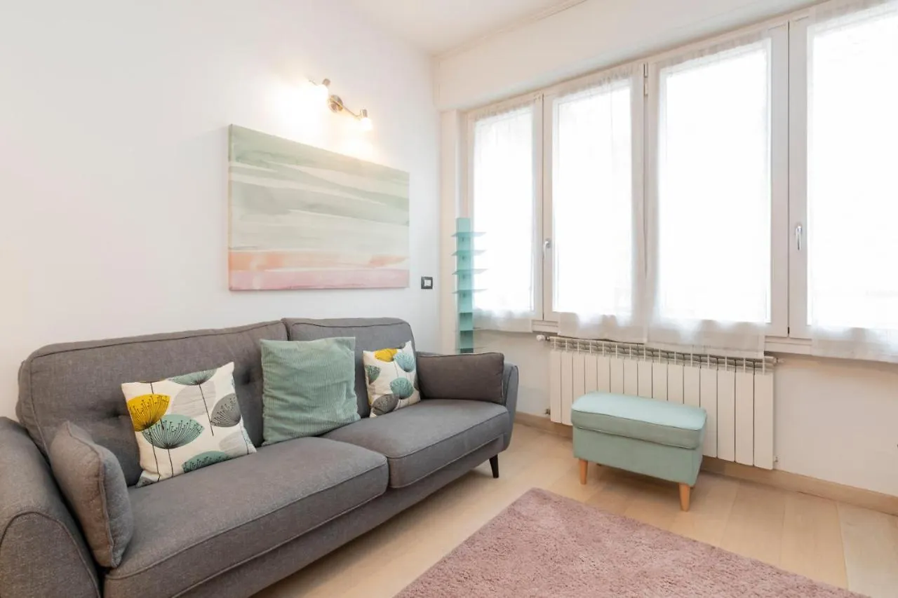 Luxury Apartment Near Bocconi Zamenhof 7 밀라노